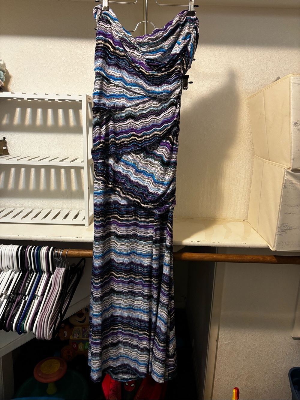 Sleeveless Wave-Print Maxi Dress in Blue and Purple